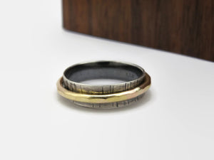 Gold Grooved Spinner Ring